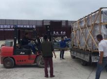 发往宜昌电动伸缩门卸货现场图